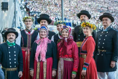 Традициондық қызметтердің дамуына арналған мақаланың басқаға көзқарасы.